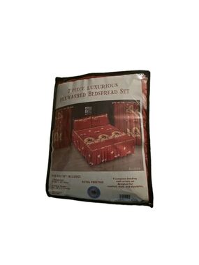 7-Piece Bedspread Set in Deep Red with Gold Accents